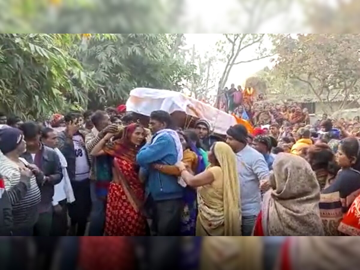 Nepal Plane Crash: गाजीपुर पहुंचा चारों मृतकों का शव, रोते हुए घर की महिलाओं ने दिया कंधा