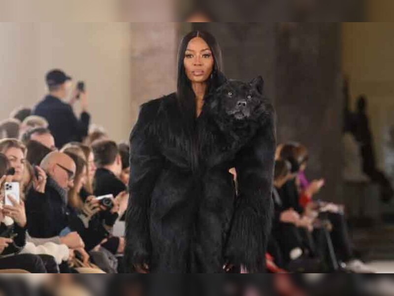 Paris fashion week 2023 models ramp walk in animal inspired dresses ...