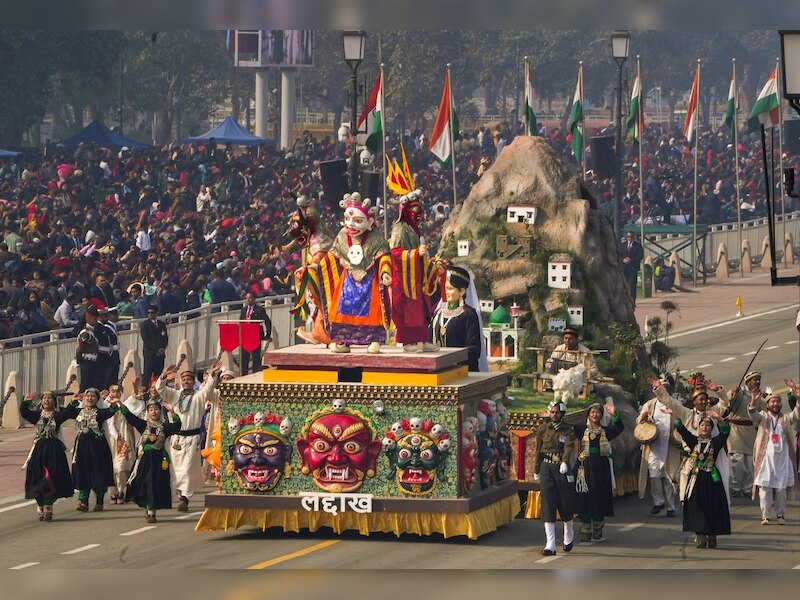 why Republic Day celebrated see the float of the indian states smzs