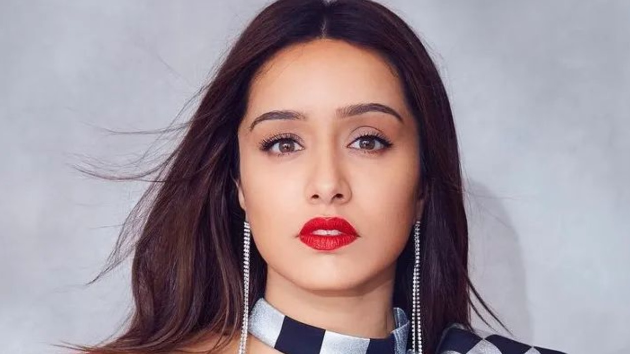 Shraddha Kapoor Hot Photos: कैमरे में कैद हुआ श्रद्धा कपूर का हॉट लुक, अदाओं पर टिकी रह गईं नजरें