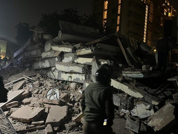 UP: लखनऊ में 5 मंजिला बिल्डिंग गिरी, 3 लोगों की मौत, लोगों को निकालने के लिए बुलानी पड़ी सेना
