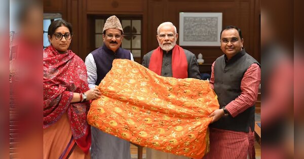 PM modi send chadar to dargah ajmer sharif at smirti irani and jamal ...