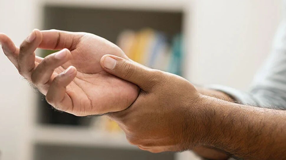 haath pairon mein jhanajhanahat ki vajahen Reason of Tingling in Hands