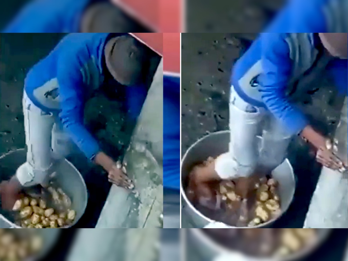 गंदी चप्पल पहन आलू को पैरों से रौंदा, समोसा खाने के लिए रोज टूटते हैं 500 लोग; देखें घिनौना Video