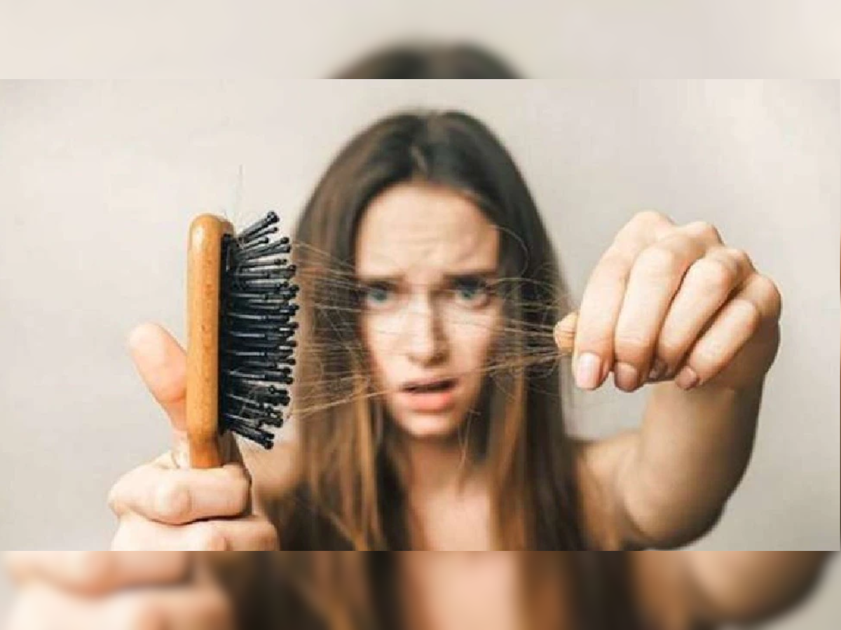 Hair Care Tips: सर्दी में झड़ते बालों से हैं परेशान, ये नैचुरल तरीके आ सकते हैं आपके काम