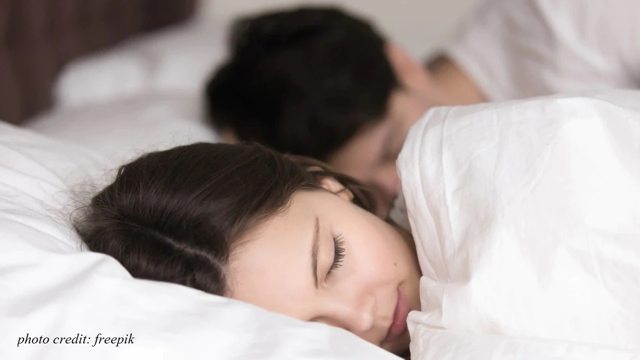Couple Vastu Tips: पति-पत्नी भूलकर भी बेडरूम में न करें ये गलतियां, बढ़ती हैं दूरियां
