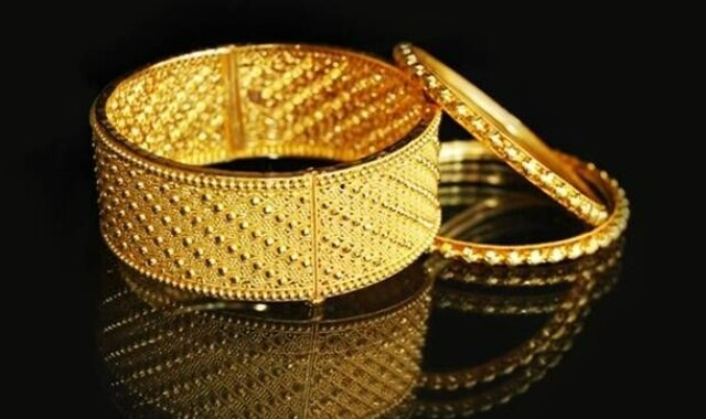 Gold Price 26 Jan: सर्राफा बाजार में धड़ाम हुआ सोना, रिकॉर्ड रेट से 2700 रुपये गिरे दाम