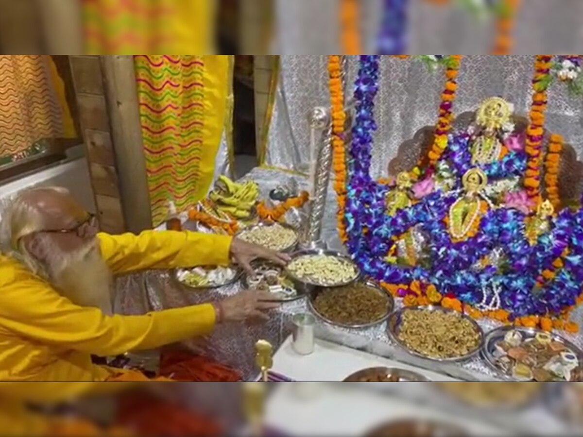Ayodhya: अस्थाई मंदिर में आखिरी बसंत पंचमी! रामलला को भोग और पीले वस्त्र पहना धूमधाम से मना उत्सव