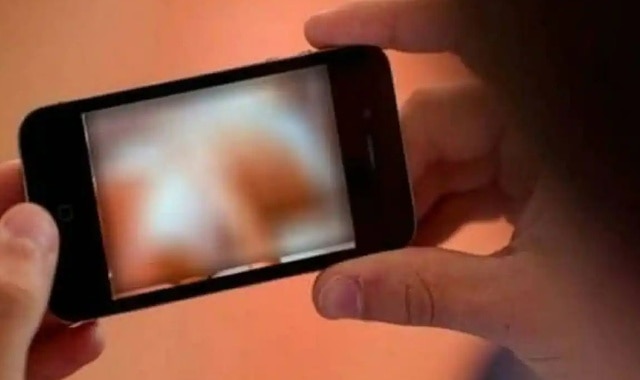 Nude Video Call: साइबर ठगी का नया हथियार न्यूड वीडियो कॉल, जाल में फंसे तो लुट जाएंगे