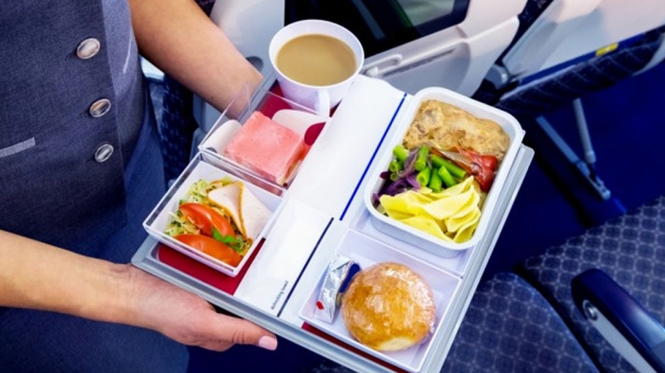 Free Foods in Flights: क्या आप फ्लाइट में हासिल करना चाहते हैं फ्री एक्स्ट्रा फूड्स? जान लें ये खास टिप्स, आपका बन जाएगा काम 