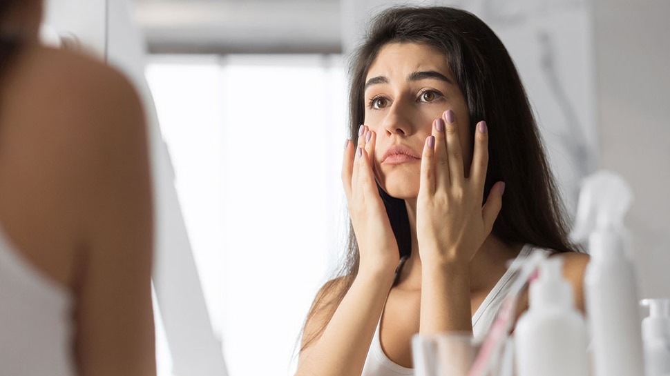 Skin Care: इन गलतियों की वजह से चेहरे का रंग पड़ सकता है फीका, ऐसे रखें स्किन का ख्याल