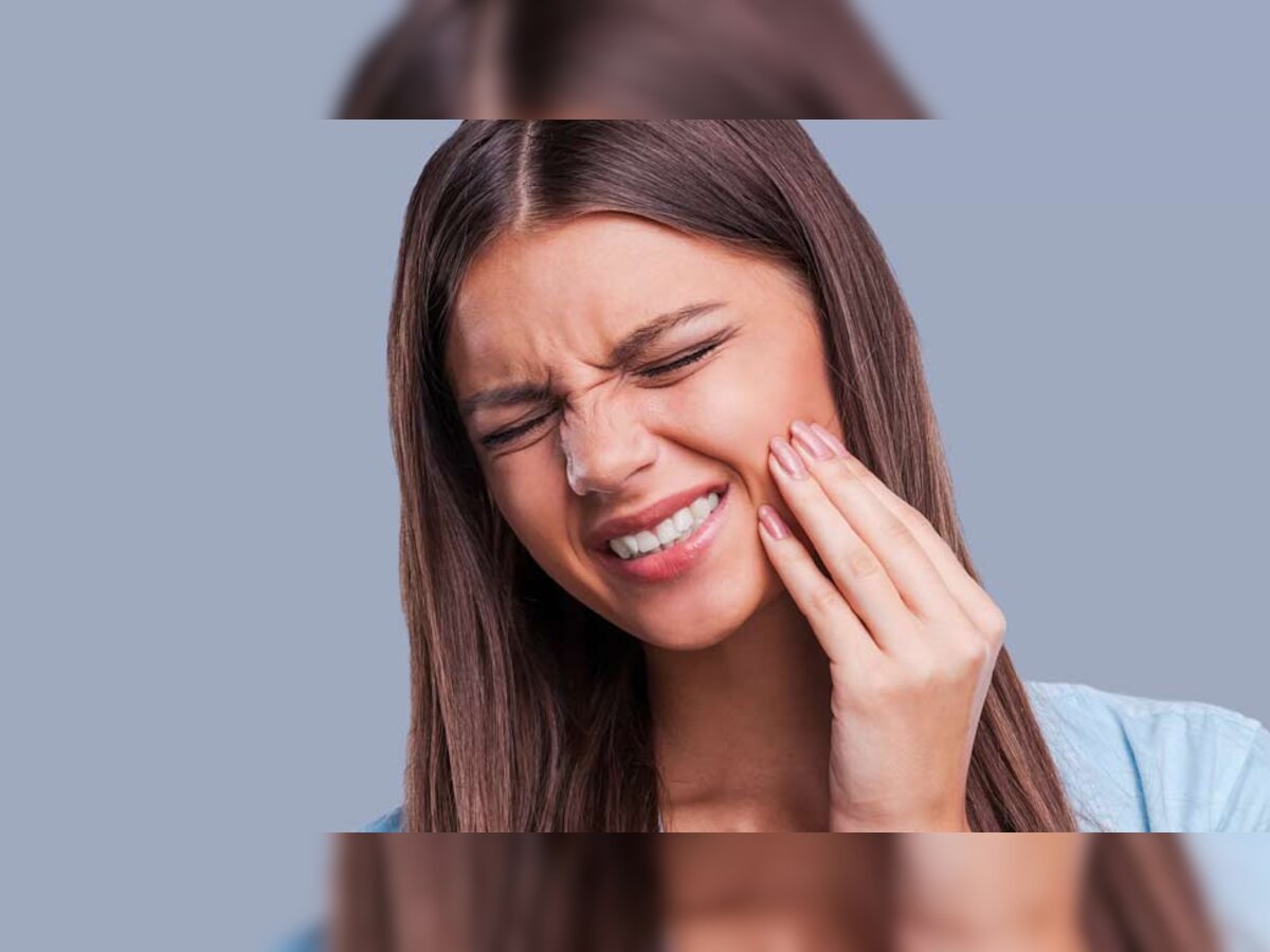 Toothache: दांतों के दर्द हो गया बर्दाश्त से बाहर, झट से ट्राई करें ये 4 घरेलू उपाय
