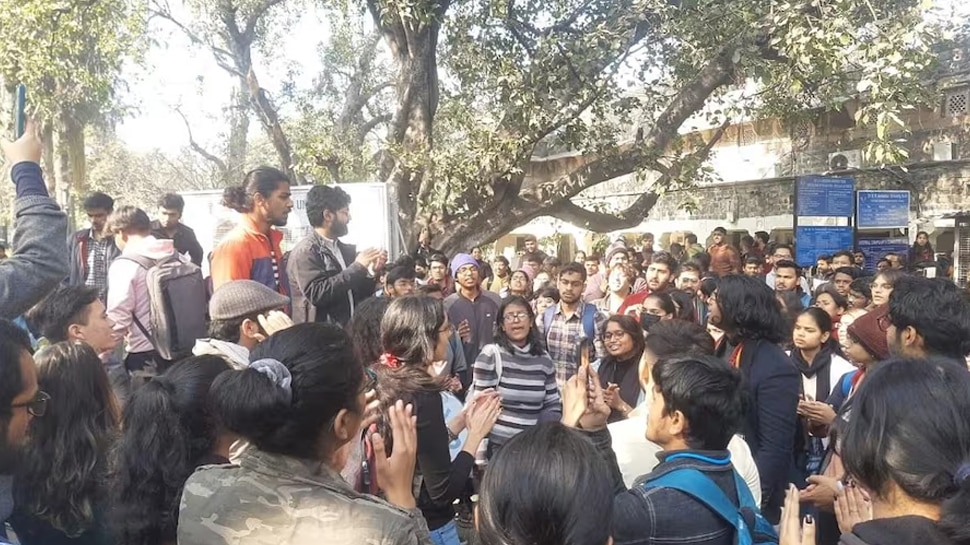 JMI और JNU के बाद DU में BBC डॉक्यूमेंटरी पर विवाद, हिरासत में 24 छात्र