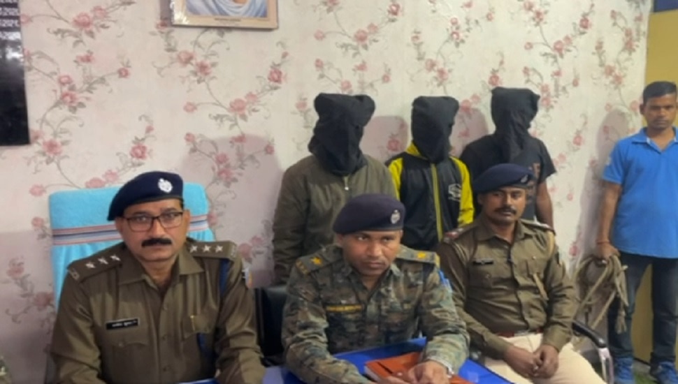 Bihar News : लातेहार पुलिस अधीक्षक ने जब्त किया कोयला लदा हाइवा, तीन लोग गिरफ्तार