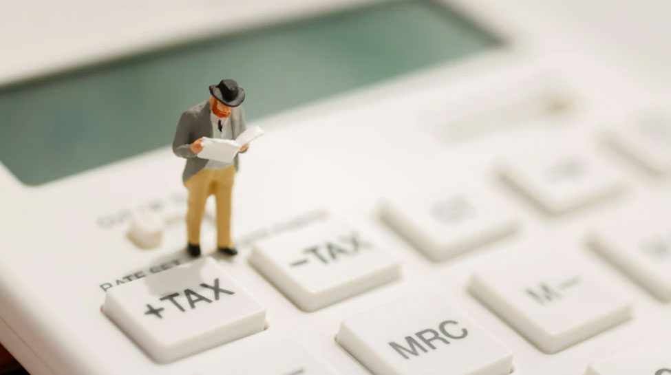 PPF Scheme: टैक्स बचाने के लिए लगाया है पीपीएफ में पैसा तो सावधान! ये जरूरी बात अभी जान लें...
