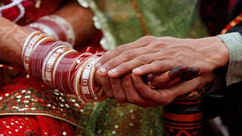 Remedies For Marriage: शादी में आ रही सारी अड़चनें हो जाएंगी दूर! ये आसान उपाय करने से जल्द मिलेगा जीवनसाथी