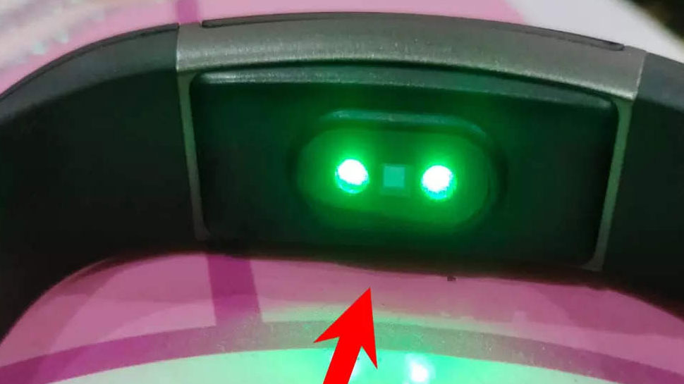 Secret of Smartwatch’s bright green light revealed, without it you will not be able to track fitness