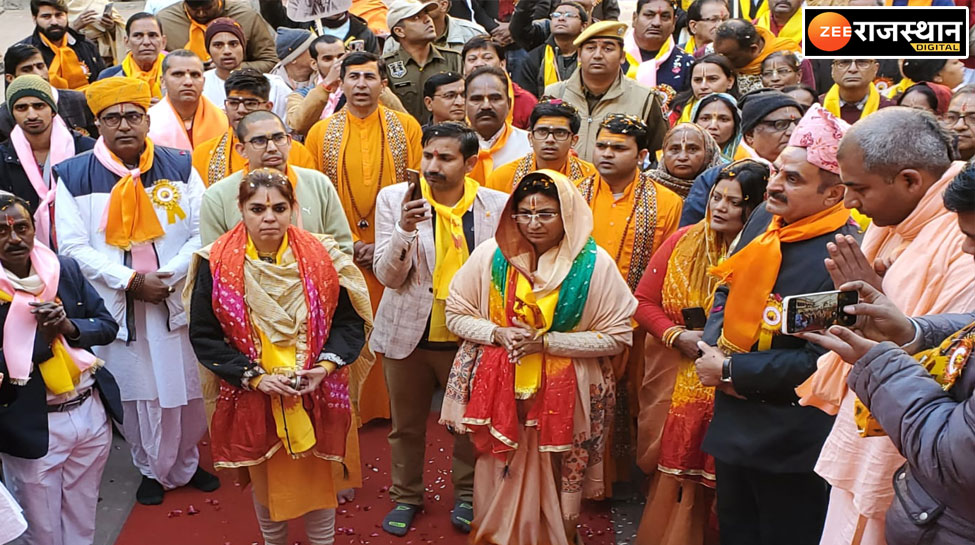 जयपुरः मंदिरों का इतिहास बताने के लिए निकाली देवदर्शन पदयात्रा, भक्ति में डूबी नजर आईं मंत्री शकुंतला रावत