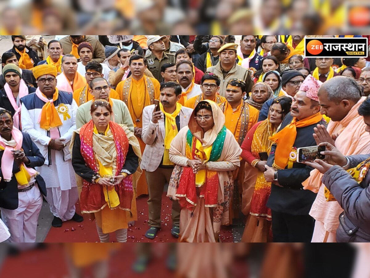 जयपुरः मंदिरों का इतिहास बताने के लिए निकाली देवदर्शन पदयात्रा, भक्ति में डूबी नजर आईं मंत्री शकुंतला रावत