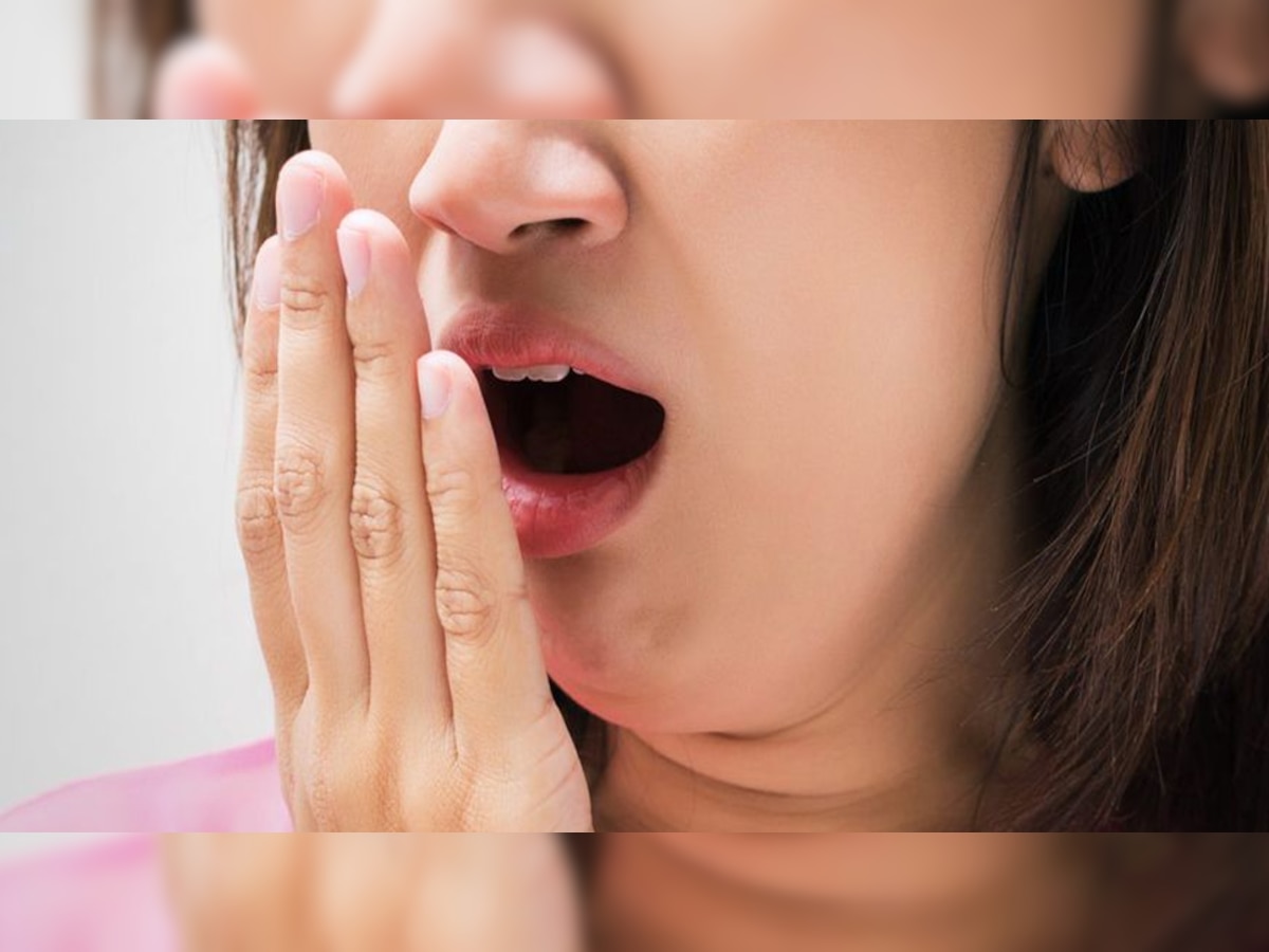 Mouth Smell: मुंह से आती है बदबू? इन बातों का रखें खास ख्याल, जड़ से मिट जाएगी समस्या