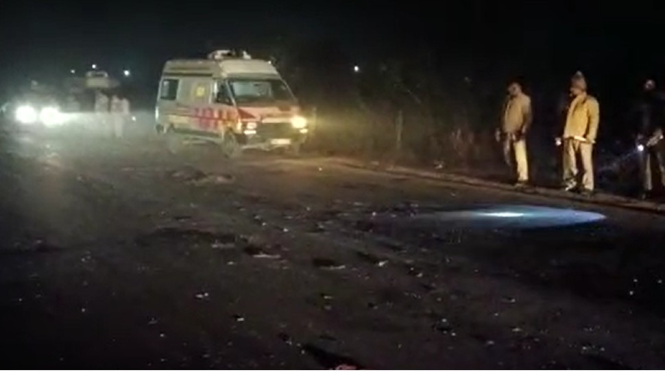 Lakhimpur Kheri Road Accident Speeding Truck Rams Into Crowd 5 Died लखीमपुर खीरी में बड़ा