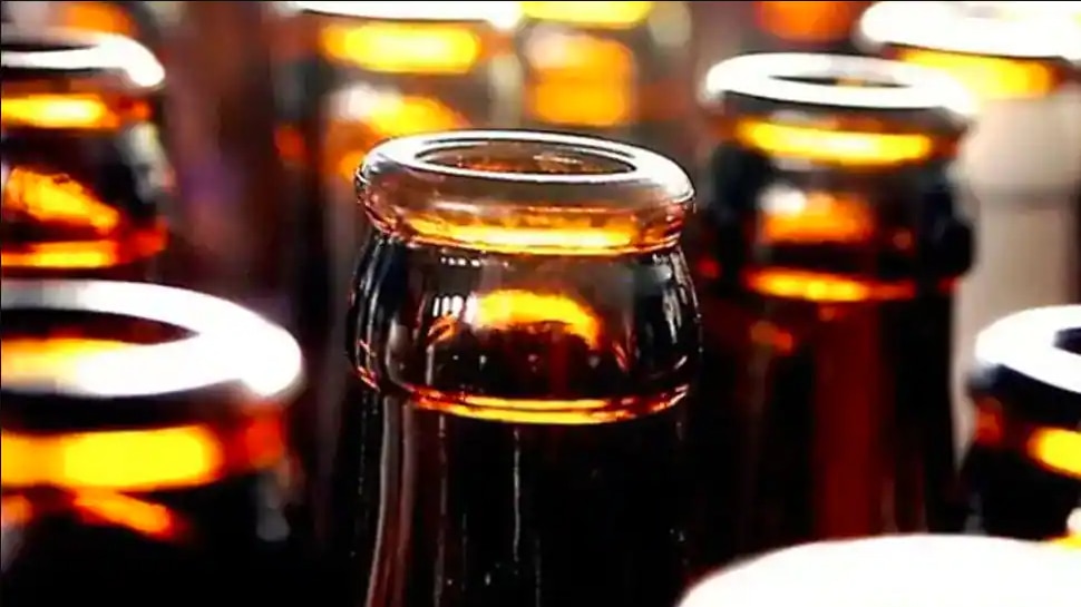 Liquor Price in UP: यूपी में शराब पीना होगा महंगा, योगी आदित्यनाथ सरकार ने लिया ये बड़ा फैसला