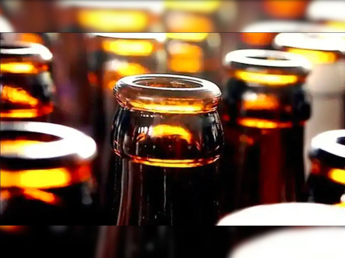 Liquor Price in UP: यूपी में शराब पीना होगा महंगा, योगी आदित्यनाथ सरकार ने लिया ये बड़ा फैसला