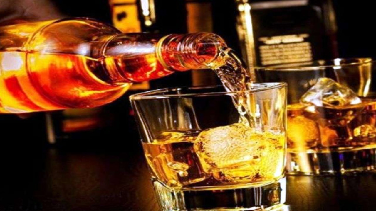 UP Liquor Price: उत्तर प्रदेश में अप्रैल से महंगी होगी शराब, जानिए कितने बढ़ेंगे देसी, अंग्रेजी और बीयर के दाम