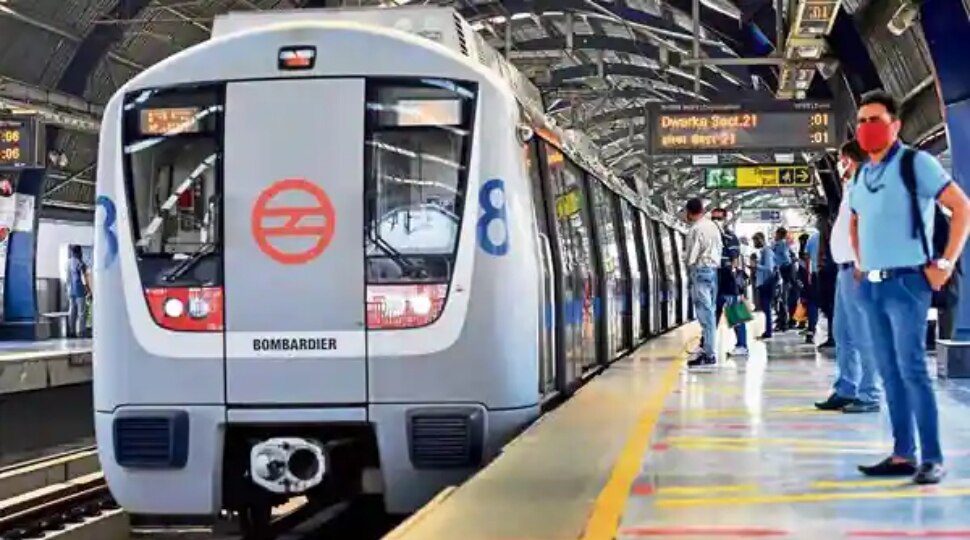 Delhi Metro: ब्लू लाइन के यात्रियों की आने वाली है मौज, इन दो स्टेशनों का होगा कायाकल्प, मिलेंगी ये धांसू सुविधाएं