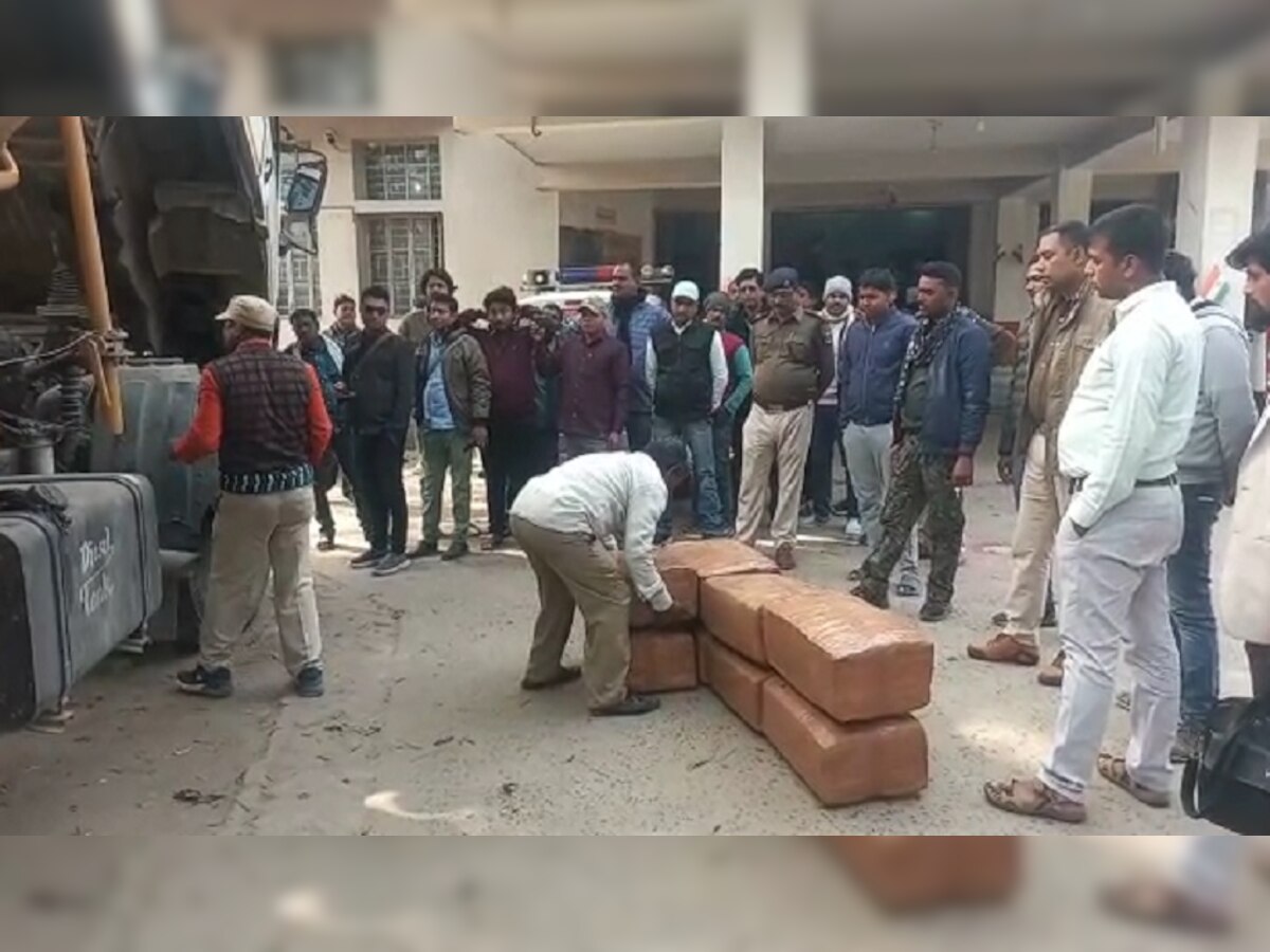 Bihar Crime : अररिया में पुलिस ने टैंकर लॉरी से बरामद किया 15 सौ किलो गांजा, दो तस्कर गिरफ्तार