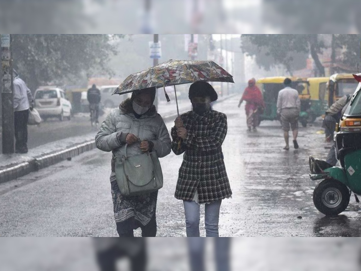 Weather Update: दिल्ली और UP में बारिश से बढ़ी सर्दी, इन इलाकों के लिए जारी हुआ एलर्ट