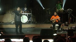 कर्नाटक में कैलाश खेर पर हमला, हंपी उत्सव में नहीं गाया फरमाइशी गाना तो मारी बोतल