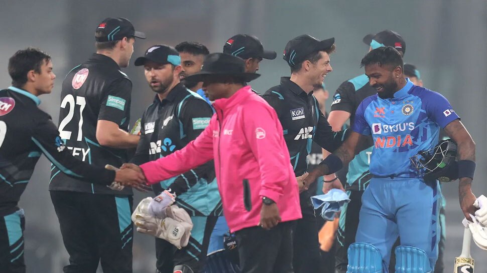 Ind vs NZ: लखनऊ टी20 मैच पर खड़ा हुआ बड़ा विवाद, भारत-न्यूजीलैंड के इन दिग्गजों ने उठा दिए सवाल