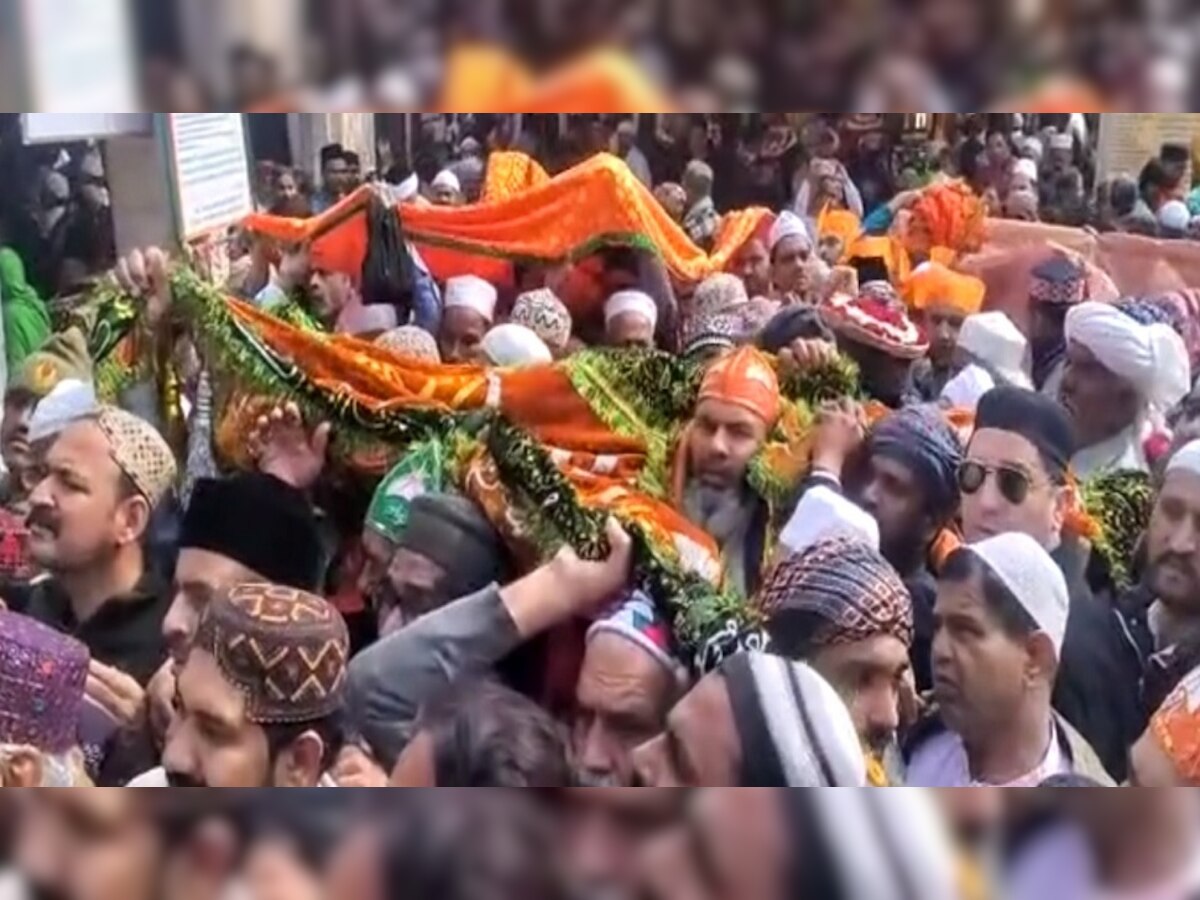 पाकिस्तान से अजमेर ख्वाजा गरीब नवाज की दरगाह में चढ़ाई गई चादर, शांति और सद्भाव की मांगी दुआ