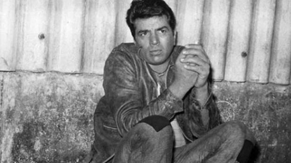 जब शराब के नशे में Dharmendra ने किया था ऐसा काम कि रात भर परेशान होते रहे ये फेमस फिल्ममेकर