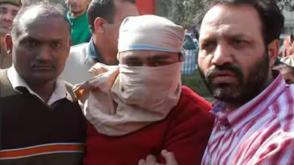 आजमगढ़ में इंडियन मुजाहिदीन के आतंकी शहजाद के जनाजे में उमड़ी भीड़, AIIMS में हुई थी मौत