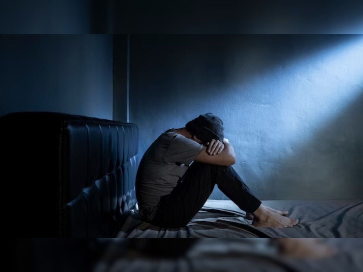 Depression Treatment: हो रहे हैं गहरे तनाव का शिकार? डॉक्टर की सलाह बिना ऐसे आ सकते हैं डिप्रेशन से बाहर