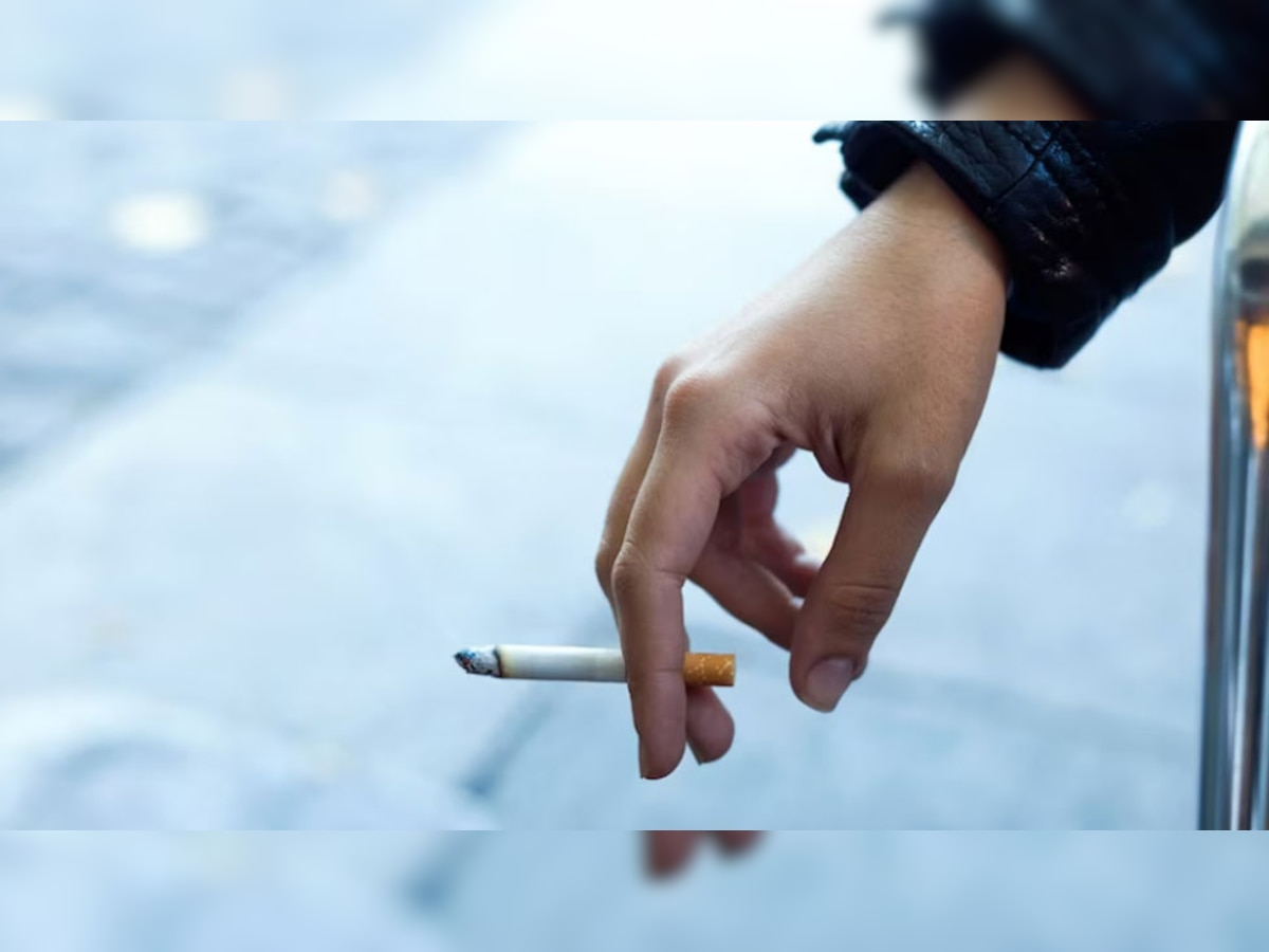 Budget 2023: सिगरेट पर सरकार ने किया बड़ा वार, लगा दिया भारी भरकम टैक्स, हो जाएगी इतनी महंगी