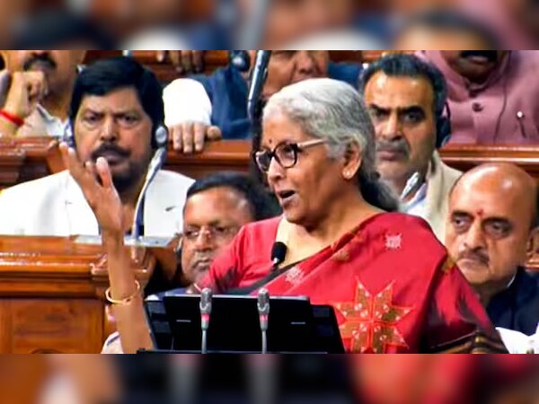 बजट के दौरान बड़ी गलती कर बैठी निर्मला सीतारमण, विपक्षी सांसद ने दिलाया याद