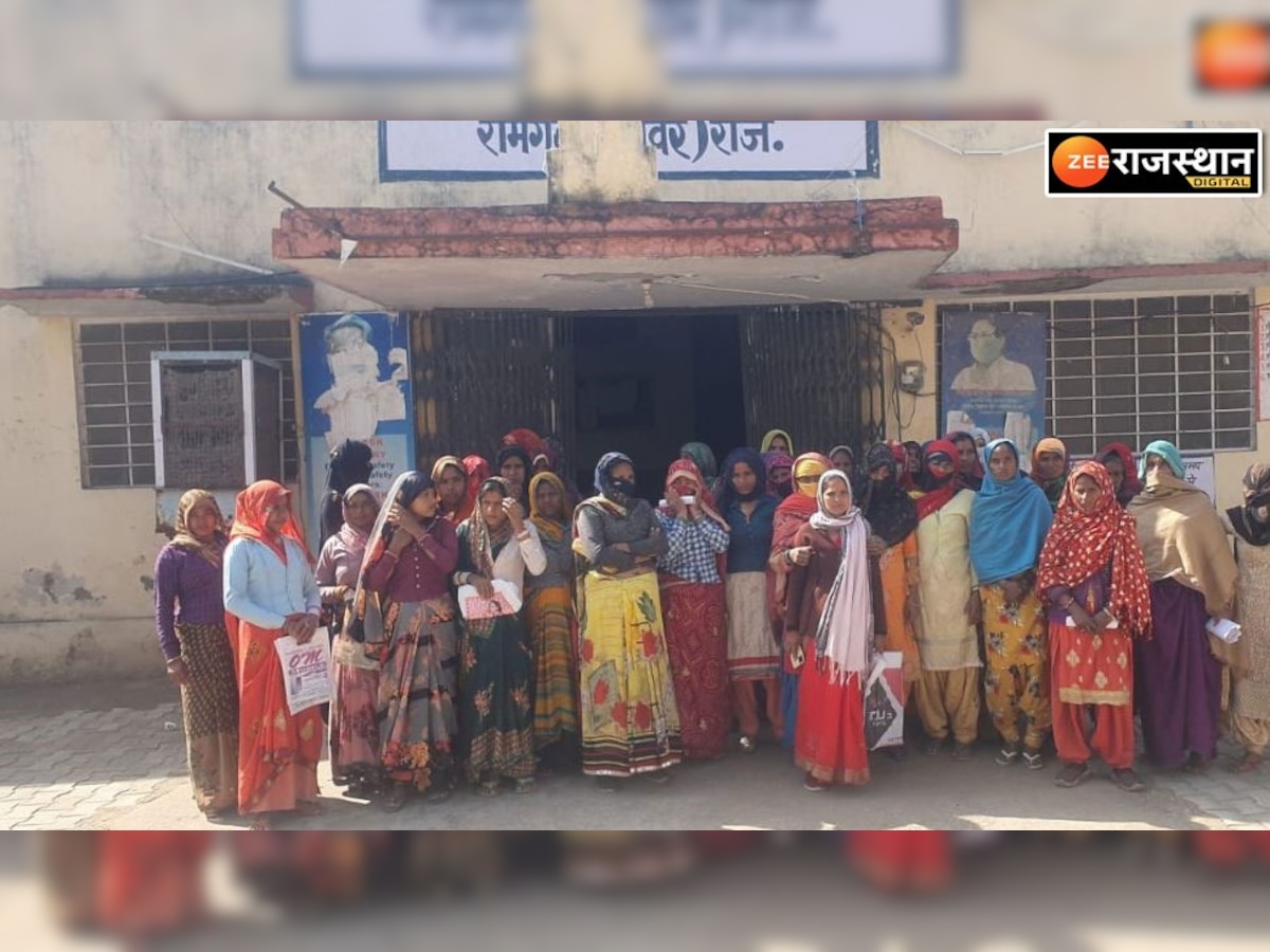 Alwar News: मजदूरी मांगने पर महिला मजदूर से की बदसलूकी, विरोध में सौंपा ज्ञापन