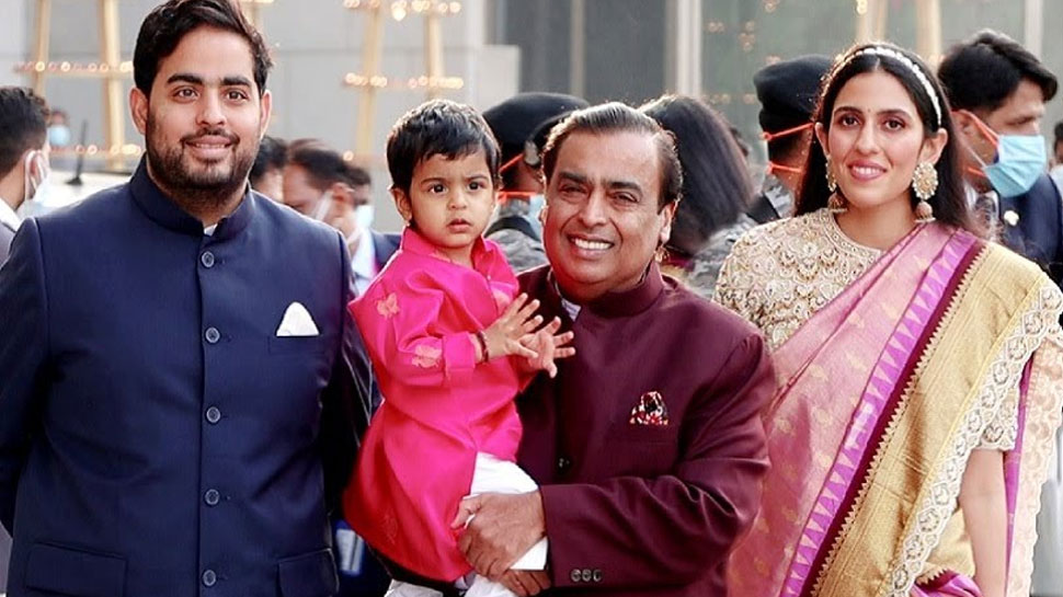 Akash Ambani Shloka Mehta Son Prithvi Ambani latest photo at karan ...
