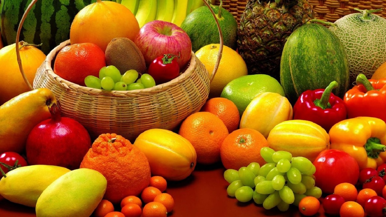 Feng Shui Tips: इन फलों से चमक सकती है आपकी किस्मत, बस करना होगा ये उपाय