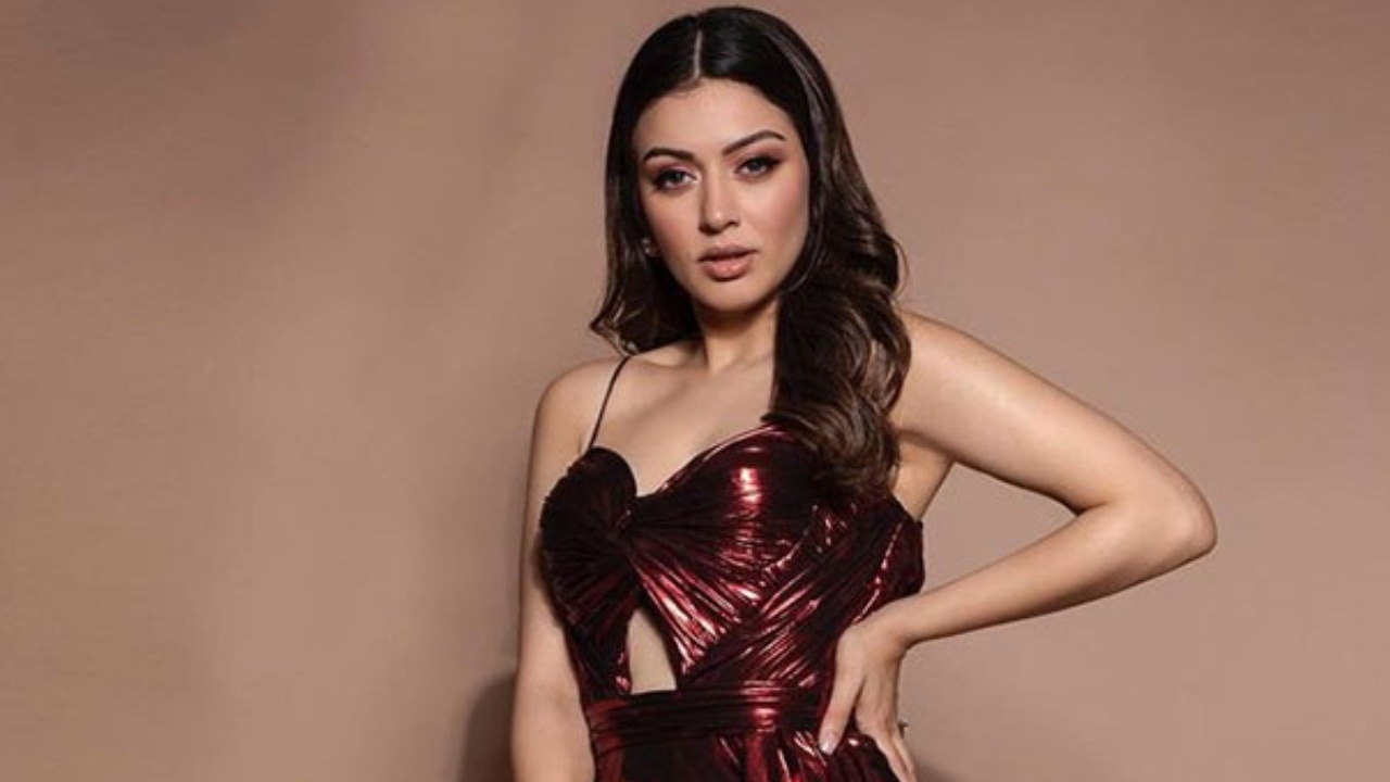 Hansika Motwani Photos: हंसिका मोटवानी की इन अदाओं पर आप भी हार बैठेंगे दिल, ऑफ शोल्डर ड्रेस में किया मदहोश