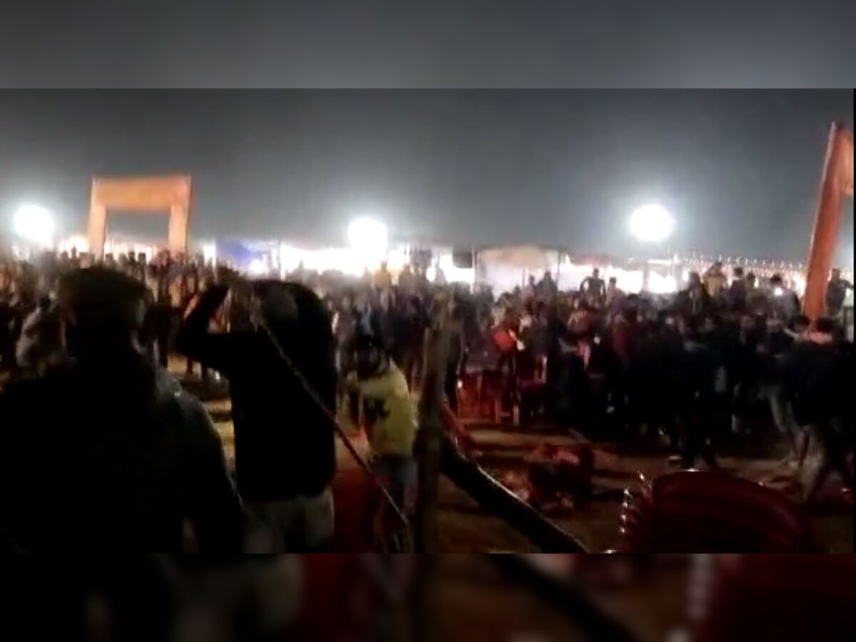 भोजपुरी स्टार पवन सिंह के कार्यक्रम में भीड़ बेकाबू, तोड़फोड़ पर पुलिस ने चलाई लाठी