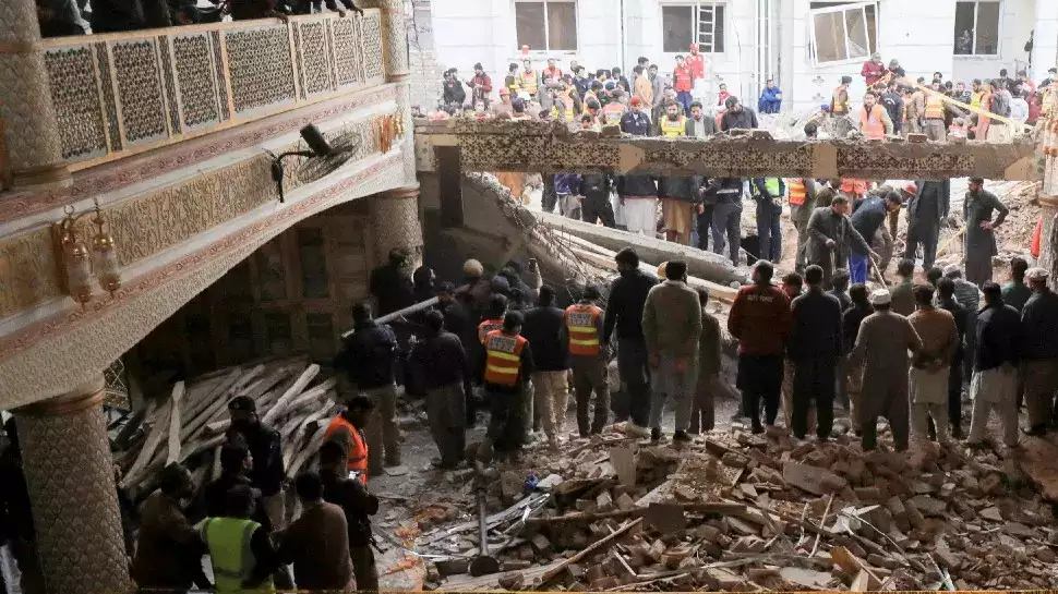 Peshawar Blast Case: पेशावर मस्जिद ब्लास्ट पर पुलिस का ख़ुलासा; सुरक्षा में हुई बड़ी चूक Peshawar Blast Case: पेशावर मस्जिद ब्लास्ट पर पुलिस का ख़ुलासा; सुरक्षा में हुई बड़ी चूक