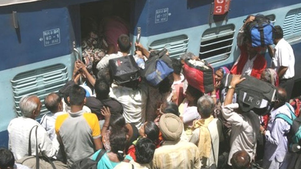 Indian Railways: ट्रेन में हमेशा सबसे पहले और आखिर में ही क्यों लगाया जाता है जनरल डिब्बा? कभी सोचा है आपने, पीछे छिपी है ये वजह