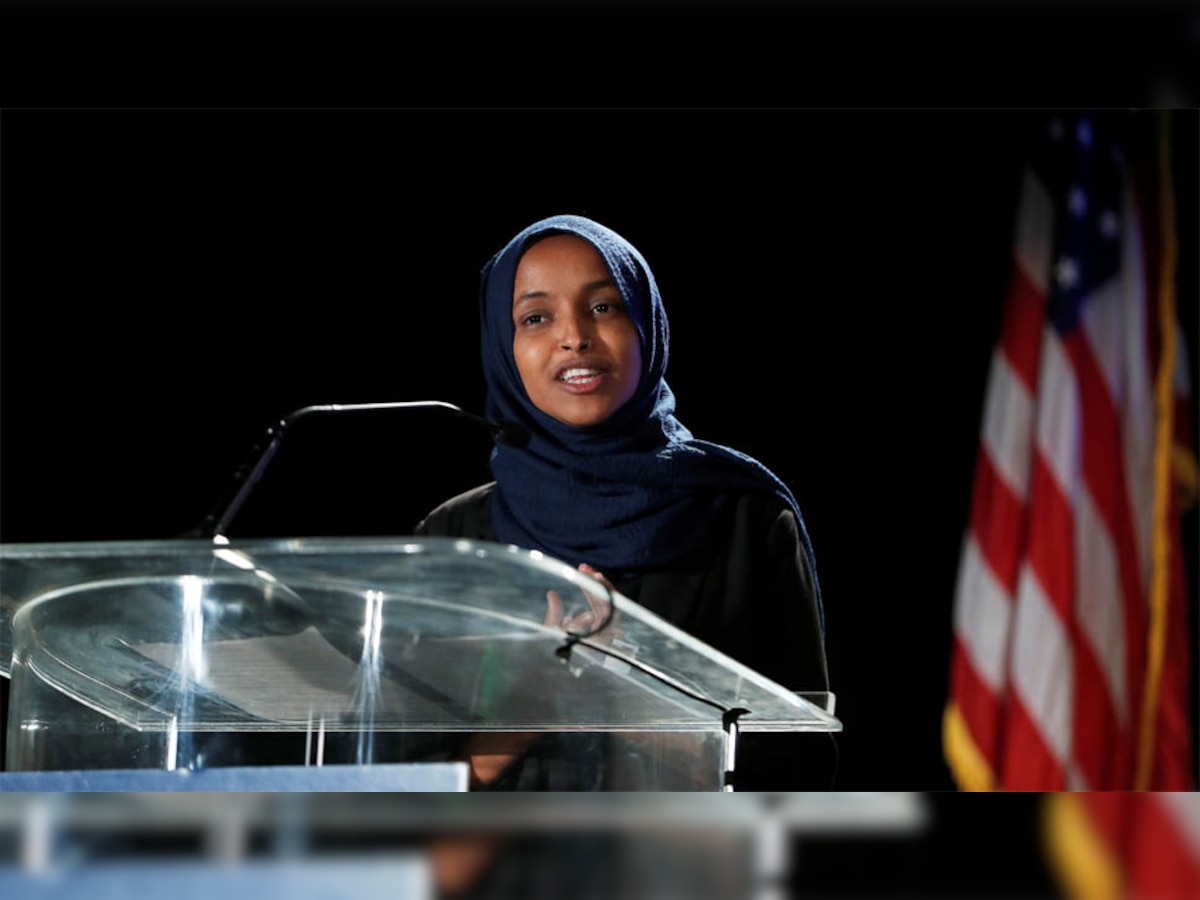 Ilhan Omar: अमेरिका की पहली मुस्लिम सांसद को पद से हटाया; हिजाब पहनकर जाती थी संसद