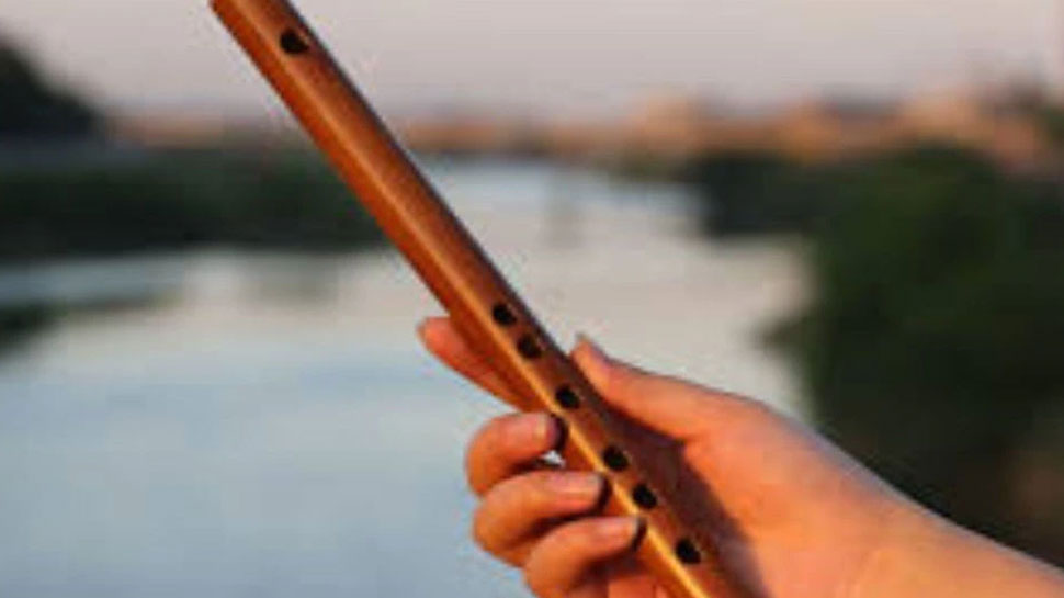 Bansuri Ke Upay: बांसुरी के इन उपायों से रातोंरात चमक जाती है किस्मत, ताबड़तोड़ मिलती है सफलता