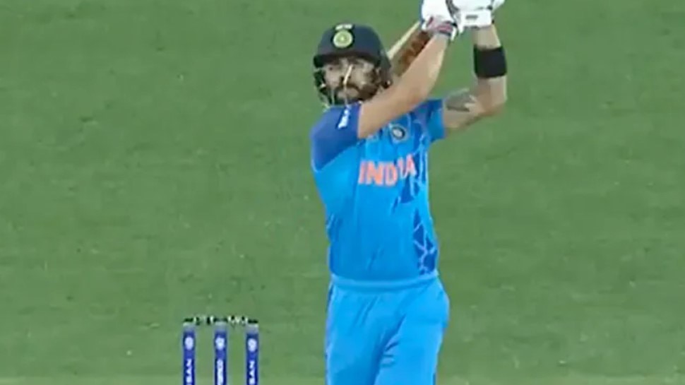 Virat Kohli Six: पाकिस्तानी पेसर की याददाश्त गई! कोहली के सिक्स पर कही ऐसी बेतुकी बात