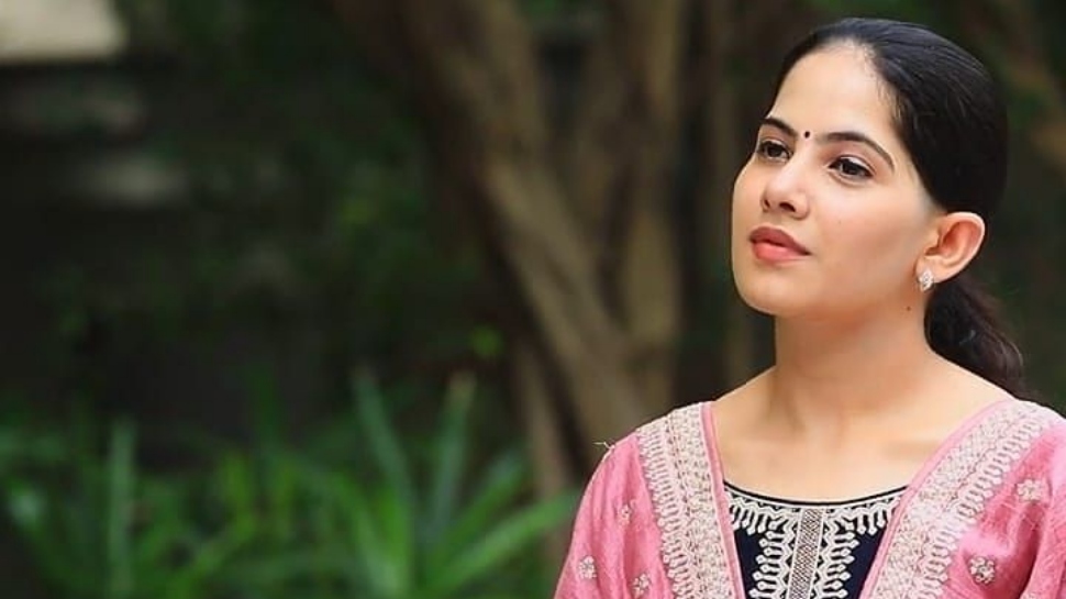 Jaya Kishori Net worth Earnings from Katha motivational Speeches and ...